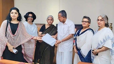 ഹേമ കമ്മിറ്റി റിപ്പോർട്ടിന്റെ സ്വകാര്യത ലംഘിക്കപ്പെട്ടു; മൊഴികൾ പുറത്തുവിട്ട ചാനലിനെതിരെ ഡബ്ല്യൂസിസിയുടെ തുറന്ന കത്ത്