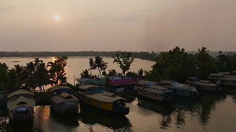 വയനാട് ദുരന്തവും നെഹ്റു ട്രോഫി മാറ്റിവെച്ചതും തിരിച്ചടിയായി; ഓണക്കാലമായിട്ടും ആലപ്പുഴയിലെ കായൽ ടൂറിസത്തിന് ഉണർവില്ല