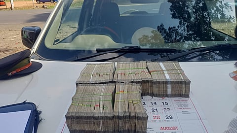 ഈരാറ്റുപേട്ടയിലും പൊൻകുന്നത്തും എക്സൈസ് പരിശോധന: 67 ലക്ഷം രൂപയുടെ കുഴൽപ്പണം പിടികൂടി