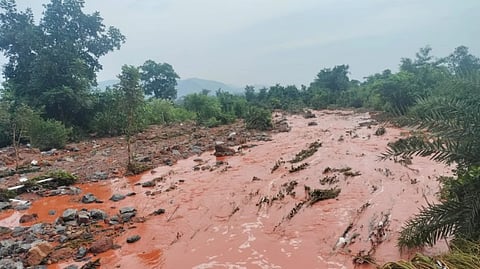 ഒഡീഷയിലെ അലുമിനിയം പ്ലാൻ്റിലെ ടാങ്കിൽ തകരാർ; പ്രദേശത്തെ കൃഷി മേഖലയിൽ വൻ മലിനീകരണം
