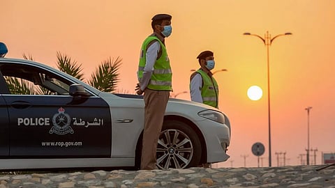 ട്രാഫിക് പിഴയുടെ പേരിൽ ഓൺലൈൻ തട്ടിപ്പ്; അജ്ഞാത സന്ദേശങ്ങളോട് പ്രതികരിക്കരുതെന്ന മുന്നറിയിപ്പുമായി ഒമാൻ