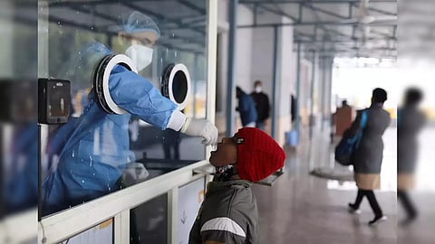 കോവിഡ് ഭീതി ഒഴിഞ്ഞിട്ടില്ല; വ്യാപനശേഷി കൂടിയ പുതിയ വകഭേദം വ്യാപിക്കുന്നതായി റിപ്പോർട്ട്