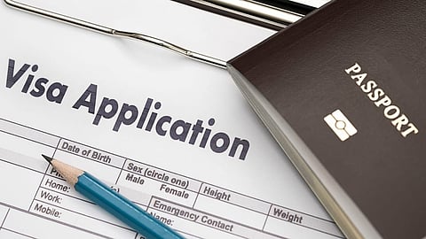 10 ലക്ഷം രൂപ കൊടുത്താൽ 20 മിനിറ്റിനുള്ളിൽ വിസ; രാജ്യത്ത് വ്യാജ വിസ റാക്കറ്റ് ശൃംഖല പെരുകുന്നു