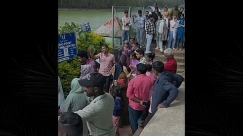 മൂന്നാറിൽ വിനോദസഞ്ചാരികൾക്ക് മർദ്ദനം; കൈയ്യേറ്റം ബോട്ടിംഗിന് അധിക തുക ഈടാക്കിയത് ചോദ്യം ചെയ്തതിന്