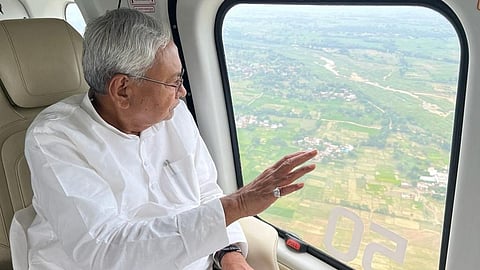 ഗംഗാ നദിയിലെ ജലനിരപ്പ് അപകട നിലയ്ക്ക് മുകളിൽ; സ്ഥിതിഗതികൾ വിലയിരുത്താൻ വ്യോമനിരീക്ഷണം നടത്തി നിതീഷ് കുമാർ