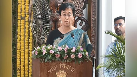 ഡൽഹിയുടെ വികസനത്തിൽ തടയിടുന്നു; സത്യപ്രതിജ്ഞക്കു ശേഷമുള്ള ആദ്യ പ്രതികരണത്തിൽ കേന്ദ്രത്തെ കടന്നാക്രമിച്ച് അതിഷി