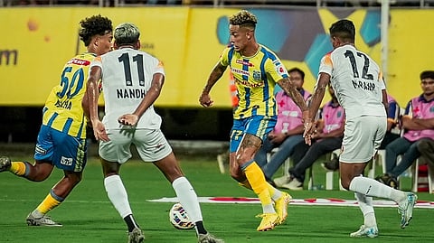 Kerala Blasters vs East Bengal FC: ഈസ്റ്റ് ബംഗാളിനെ കുത്തിമലർത്തി കൊമ്പന്മാർ, പെപ്രയുടെ ഗോളിൽ ത്രില്ലർ ജയം
