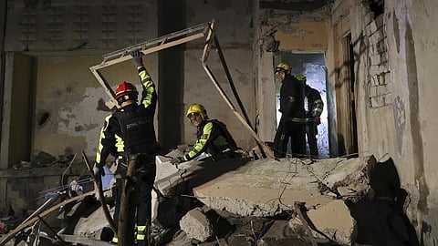 യുക്രെയ്നിലെ ഖാർകിവില് റഷ്യന് ആക്രമണം; തുടർച്ചയായ ബോംബിങ്ങില് കെട്ടിടങ്ങള് തകർന്നു