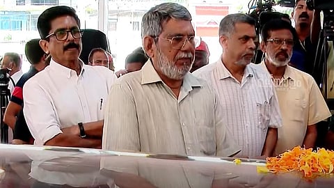 ലോറൻസ് അങ്കിളിനെ അവസാനമായി കാണാൻ ജോസെത്തി; കൊല്ലപ്പെട്ട പൊലീസുകാരൻ കെ.ജെ. മാത്യുവിൻ്റെ മകൻ