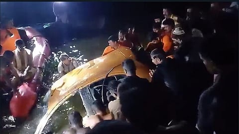 കുമരകത്ത് കാര് ആറ്റില് വീണ് അപകടം; രണ്ട് പേർക്ക് ദാരുണാന്ത്യം; ഒരാൾ മഹാരാഷ്ട്ര സ്വദേശി