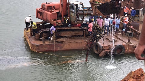 അർജുനെവിടെ? ഷിരൂരിൽ നാലാം ദിവസത്തെ ഡ്രഡ്ജിങ് ആരംഭിച്ചു; മേഖലയിൽ ശക്തമായ മഴ തുടരുന്നു
