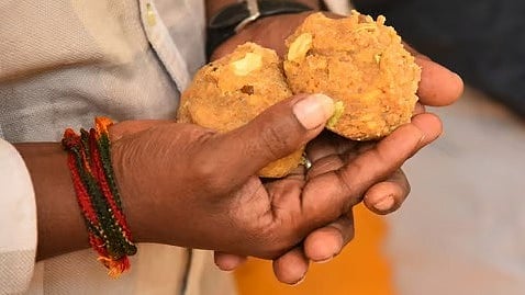 വിവാദമൊഴിയാതെ തിരുപ്പതി ലഡു; പ്രസാദത്തിൽ പുകയില കണ്ടെത്തിയെന്ന് ഭക്ത