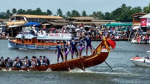 ആവേശം ഓളപ്പരപ്പുകളില് മാത്രം, സാമ്പത്തികമായി നഷ്ടം; വള്ളംകളിയുടെ പിന്നാമ്പുറ കാഴ്ചകളിലൂടെ