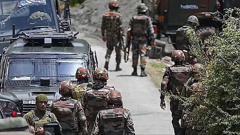 ജമ്മു കശ്മീരിലെ ആക്രമണം; രണ്ട് ഭീകരർ കൊല്ലപ്പെട്ടു, മൂന്ന് സൈനികർക്ക് പരുക്ക്