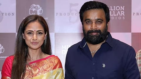 സിമ്രനൊപ്പം ശശികുമാര്; ഫാമിലി എന്റര്ട്ടെയിനര് വരുന്നു