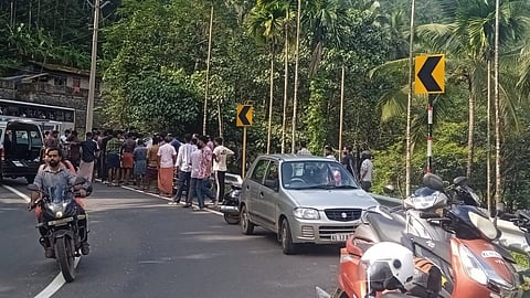 കോഴിക്കോട് സ്കൂട്ടർ മറിഞ്ഞു അപകടം; രണ്ട് വിദ്യാർഥികൾക്ക് ഗുരുതര പരുക്ക്