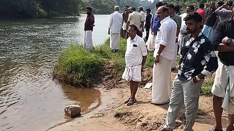 കോഴിക്കോട് കുറ്റ്യാടി പുഴയില് രണ്ട് വിദ്യാര്ഥികള് മുങ്ങി മരിച്ചു