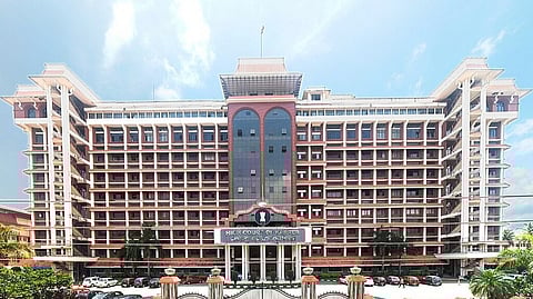 എം.എം. ലോറൻസിന്റെ മൃതശരീരം മതാചാര പ്രകാരം സംസ്കരിക്കാൻ വിട്ടുകിട്ടണം; മകൾ സമർപ്പിച്ച ഹർജി ഹൈക്കോടതി ഇന്ന് വീണ്ടും പരിഗണിക്കും