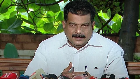 മുഖ്യമന്ത്രി തലയ്ക്ക് വെളിവില്ലാതെ എന്തൊക്കെയോ പറയുന്നു: പി.വി. അൻവർ