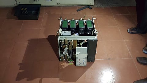 എസ്എടിയിലെ വൈദ്യുതി പ്രതിസന്ധി, വൈദ്യുതി ഉപകരണങ്ങൾ ക്ലാവ് പിടിച്ച നിലയിൽ