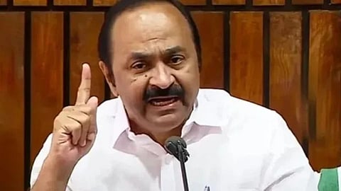 ഇതെന്ത് കാവ്യനീതി! പാർട്ടി വിട്ടാൽ നടപടി, അല്ലാത്തപക്ഷം സംരക്ഷണം: വി.ഡി.സതീശൻ