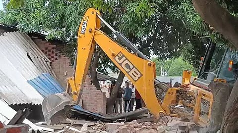 നിർദേശം ലംഘിച്ച് ബുൾഡോസർ രാജ്; അസം സർക്കാരിനെതിരെ കോടതിയലക്ഷ്യ നോട്ടീസ് അയച്ച് സുപ്രീം കോടതി