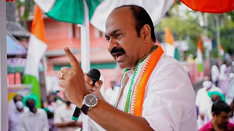 മുഖ്യമന്ത്രിയുടെ സ്വർണ കള്ളക്കടത്ത് പരാമർശം ഡല്ഹിയിലെ സംഘ്പരിവാര് ഏമാന്മാരെ സന്തോഷിപ്പിക്കാൻ: വി.ഡി. സതീശൻ