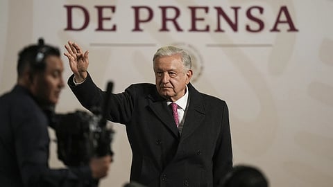 ലാറ്റിനമേരിക്കയിലെ വാച്ച് വിവാദങ്ങൾ; മാധ്യമ പ്രവർത്തകന് വാച്ച് സമ്മാനിച്ച് പ്രസിഡന്റ് ആന്ദ്രേസ് മാന്വൽ ലോപസ്