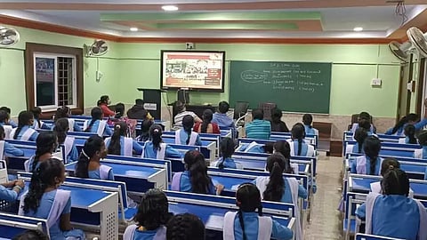 എയ്ഡഡ് സ്ഥാപനങ്ങളിലെ ശമ്പള വിതരണം ഇനി മുതൽ വിദ്യാഭ്യാസ ഓഫീസർമാർ വഴി; ഉത്തരവ് പുറപ്പെടുവിച്ച് സർക്കാർ