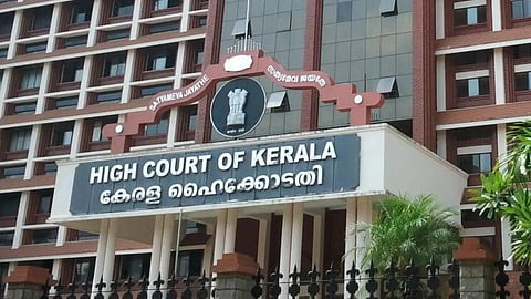 എം.എം. ലോറൻസിൻ്റെ മൃതദേഹം വിട്ടുകിട്ടണമെന്ന ആവശ്യം; ആശ ലോറൻസിൻ്റെ ഹർജി ഇന്ന് ഹൈക്കോടതി പരിഗണിക്കും