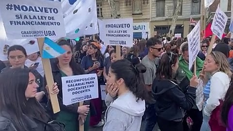 സർവകലാശാലകൾക്കുള്ള ഫണ്ട് വെട്ടിക്കുറയ്ക്കുമെന്ന് ഭരണകൂടം; അർജന്റീനയിൽ വിദ്യാർഥി പ്രക്ഷോഭം