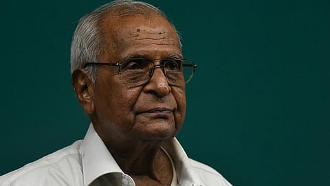 എം.എം ലോറൻസിൻ്റെ മൃതദേഹം മെഡിക്കൽ കോളേജ് മോർച്ചറിയിൽ സൂക്ഷിക്കാനുള്ള ഇടക്കാല ഉത്തരവ് നീട്ടി