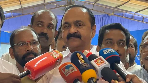 മുനമ്പത്ത് നിന്ന് ആരെയും ഒഴിപ്പിക്കാൻ അനുവദിക്കില്ല; നിയമപരമായി പ്രശ്നം പരിഹരിക്കാൻ ഒപ്പം നില്ക്കും; വി.ഡി സതീശന്