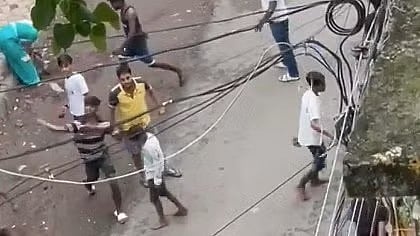 പശ്ചിമ ബംഗാള് ബിജെപി എംപിയുടെ വീടിന് നേരെ ബോംബാക്രമണം; ഒരു സിഐഎസ്എഫ് ജവാന് പരുക്ക്