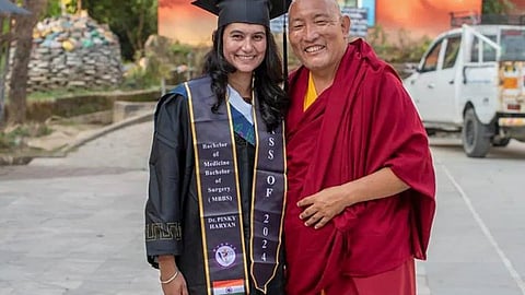 അന്ന് തെരുവില് യാചക, ഇന്ന് മെഡിക്കല് ബിരുദധാരി; ഹിമാചല് പ്രദേശിലെ പിങ്കി ഹരിയാന്റെ വിജയകഥ