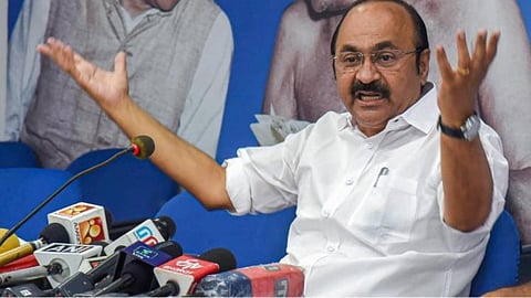 ഗൺമാന് ക്ലീൻചിറ്റ്: പൊലീസ് റിപ്പോര്ട്ട് നിയമവിരുദ്ധവും അപഹാസ്യവുമെന്ന് പ്രതിപക്ഷ നേതാവ്