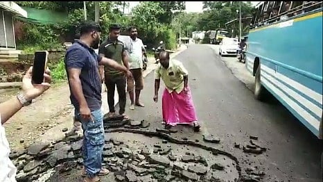 ഇടുക്കിയിലെ റോഡ് നിര്മാണത്തിലെ അപാകത; പ്രതിഷേധിച്ച നാട്ടുകാര്ക്കെതിരെ കേസെടുത്ത് പൊലീസ്