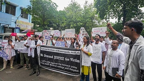 കൊൽക്കത്ത ബലാത്സംഗക്കൊല; ആവശ്യങ്ങൾ അംഗീകരിച്ചില്ലെങ്കിൽ മരണം വരെ നിരാഹാരം: പശ്ചിമ ബംഗാൾ ജൂനിയർ ഡോക്ടേഴ്സ് ഫോറം