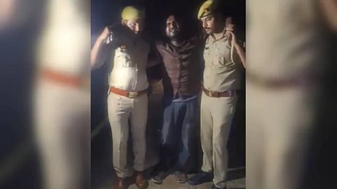 കൊല്ലുമെന്ന് ഒരു മാസം മുമ്പ് വാട്സ്ആപ്പില് സ്റ്റാറ്റസ്; യുപിയില് ദളിത് കുടുംബത്തെ വെടിവെച്ചു കൊന്ന പ്രതി പിടിയില്