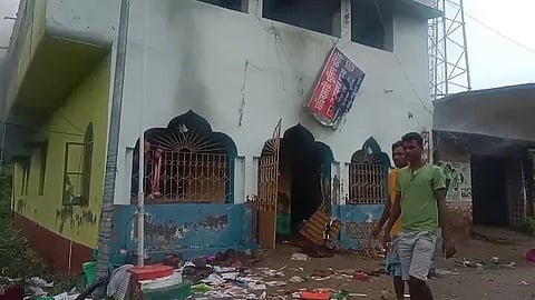 നാലാം ക്ലാസുകാരിയെ തട്ടിക്കൊണ്ടുപോയി കൊലപ്പെടുത്തി: ബംഗാളിൽ നാട്ടുകാരുടെ പ്രതിഷേധം; പൊലീസ് സ്റ്റേഷന് തീയിട്ടു