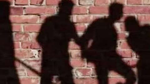 ബെംഗളൂരുവിൽ നഴ്സിങ് കോളേജിൽ മലയാളിക്ക് ക്രൂരമർദനം; രക്ഷപ്പെട്ടെത്തിയ വിദ്യാർഥിയെ ആലപ്പുഴ മെഡിക്കൽ കോളേജില് പ്രവേശിപ്പിച്ചു