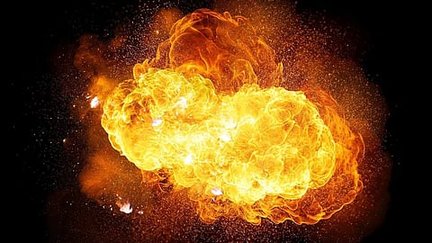 കൊച്ചി എടയാര് വ്യവസായ ശാലയില് പൊട്ടിത്തെറി, ഒഡിഷ സ്വദേശി മരിച്ചു; മൂന്ന് പേര്ക്ക് പരുക്ക്