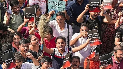 കൊൽക്കത്ത ബലാത്സംഗക്കൊല: മരണം വരെ നിരാഹാര സമരം ആരംഭിച്ച് ജൂനിയർ ഡോക്ടർമാർ