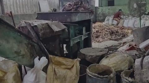 കോഴിക്കോട് വൻ ചാരായവേട്ട; പിടികൂടിയത് 85 ലിറ്റർ ചാരായവും, 670 ലിറ്റർ വാഷും