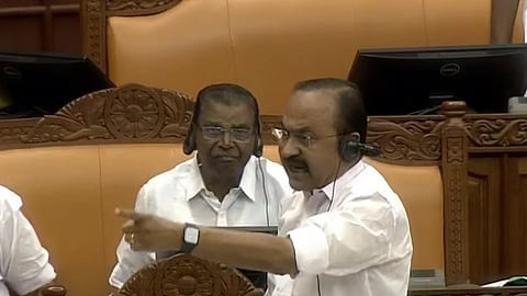 ആദ്യ ദിനം മുതൽ നിയമസഭ പ്രക്ഷുബ്ധം; ഭരണ-പ്രതിപക്ഷ ഏറ്റുമുട്ടൽ, ചോദ്യോത്തര വേള ബഹിഷ്കരിച്ച് പ്രതിപക്ഷം