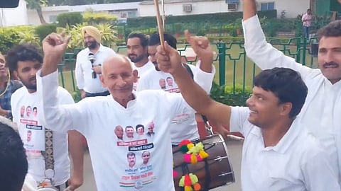വോട്ടെണ്ണലിന് മുന്നേ കോൺഗ്രസ് ആസ്ഥാനത്ത് ആഘോഷം; അപ്രതീക്ഷിത ട്വിസ്റ്റിനൊടുവിൽ നിർത്തിവെച്ചു