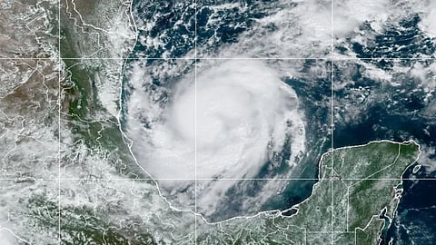 മില്ട്ടണ് ചുഴലിക്കാറ്റ് ശക്തിപ്രാപിച്ചു; ഫ്ലോറിഡ നിവാസികള് അറിയിപ്പ് കിട്ടിയാല് ഒഴിഞ്ഞുപോകണമെന്ന് നിർദേശം