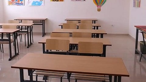 ഒന്നര മണിക്കൂർ സാങ്കൽപ്പിക കസേരയിൽ ഇരുത്തി, ദളിത് വിദ്യാർഥിനി കുഴഞ്ഞുവീണു; വെള്ളായണി സ്പോർട്സ് സ്കൂളിലെ അധ്യാപികയ്ക്കെതിരെ പരാതി