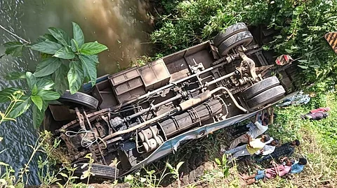 തിരുവമ്പാടി കെഎസ്ആര്ടിസി ബസ് അപകടം; മരിച്ചവരുടെ കുടുംബങ്ങള്ക്ക് പത്ത് ലക്ഷം ധനസഹായം