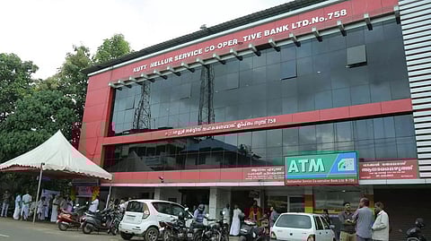 തൃശൂര് കുട്ടനെല്ലൂര് ബാങ്ക് തട്ടിപ്പ്; ജില്ലാ സെക്രട്ടറിയേറ്റ് അംഗത്തിനെതിരെ സിപിഎം നടപടി